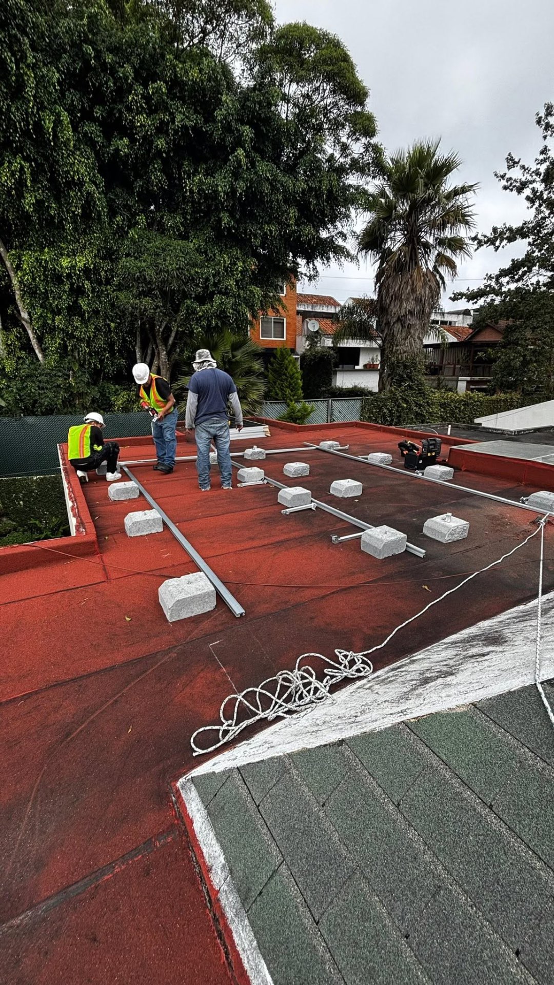 Montaje de estructura y bases de concreto
